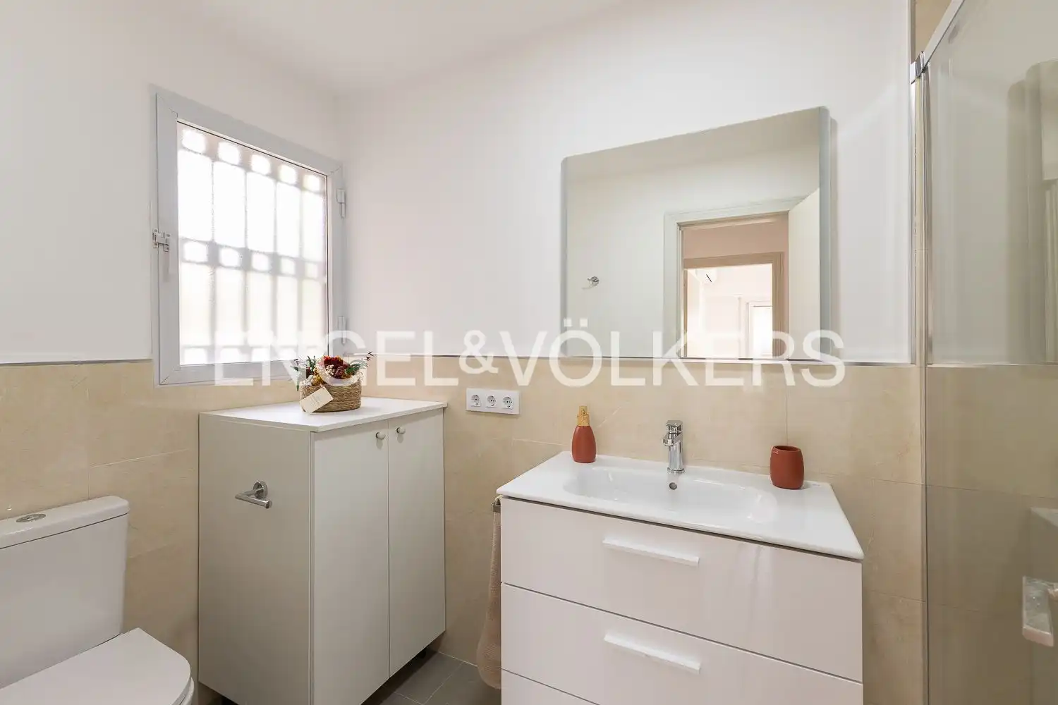Bathroom of Houses for rent in Rocafort  with Air Conditioner, Heating and Private garden