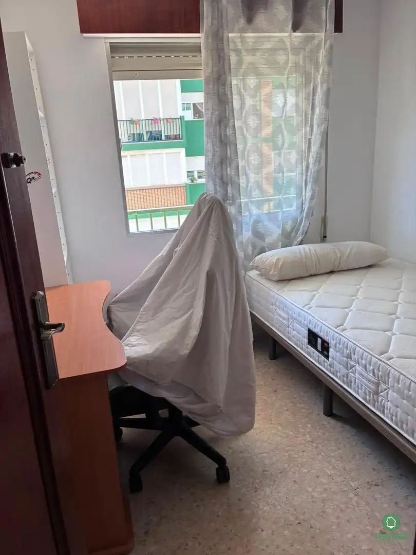 Habitación de Piso para compartir en Huelva con Amueblado y Balcón