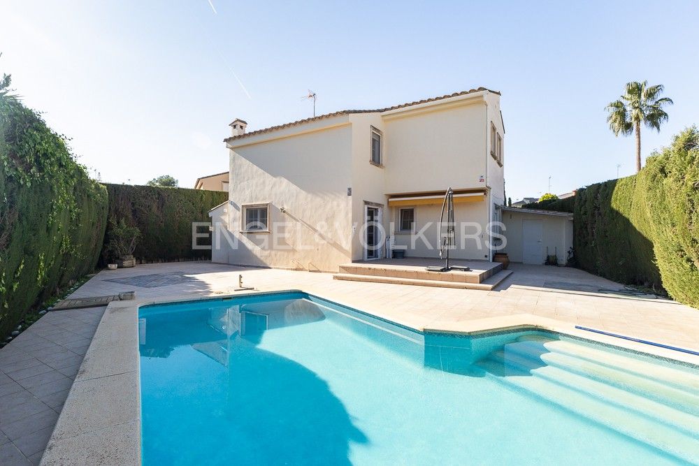 Exterior view of House or chalet to rent in Paterna  with Air Conditioner, Heating and Terrace
