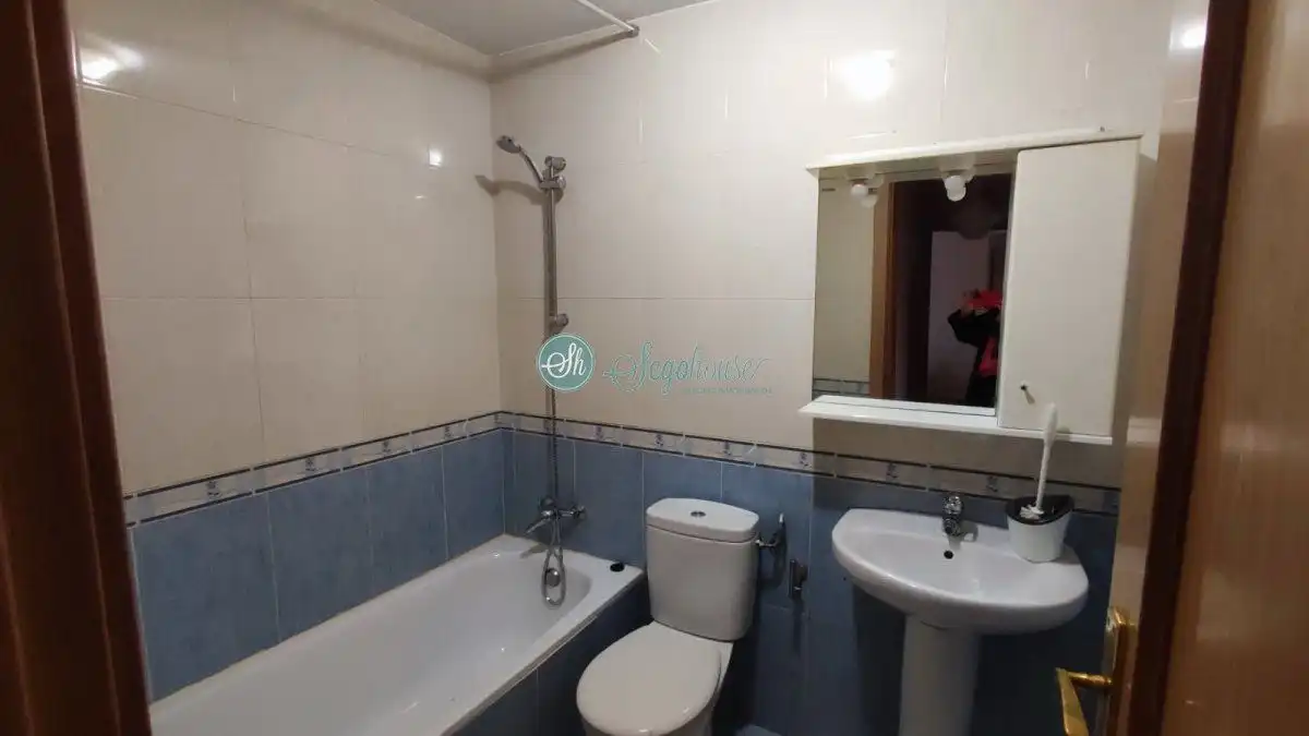 Baño de Piso en venta en Hontanares de Eresma con Calefacción, Terraza y Amueblado