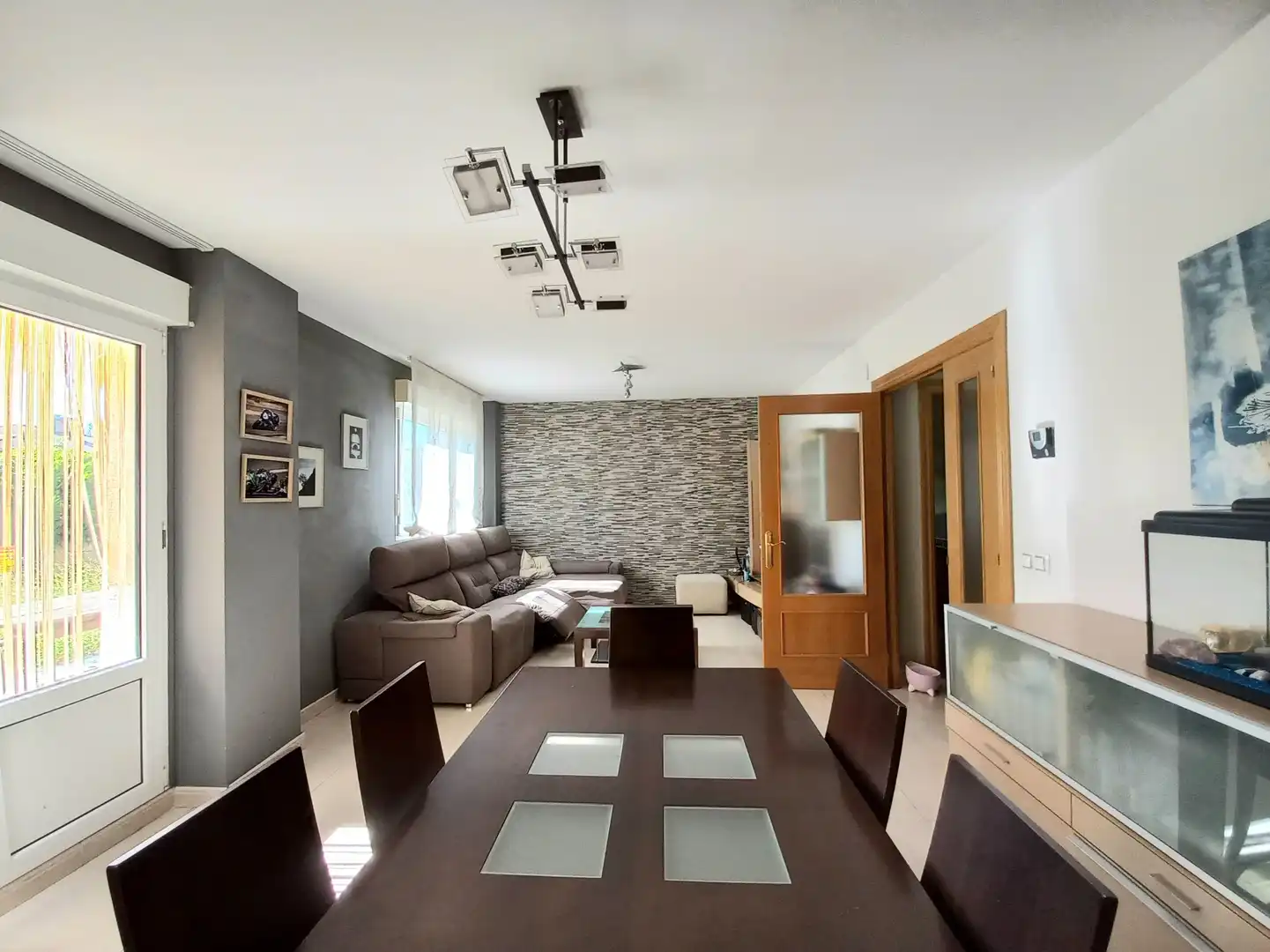 Sala de estar de Casa adosada en venta en Cayuela con Calefacción, Jardín privado y Terraza