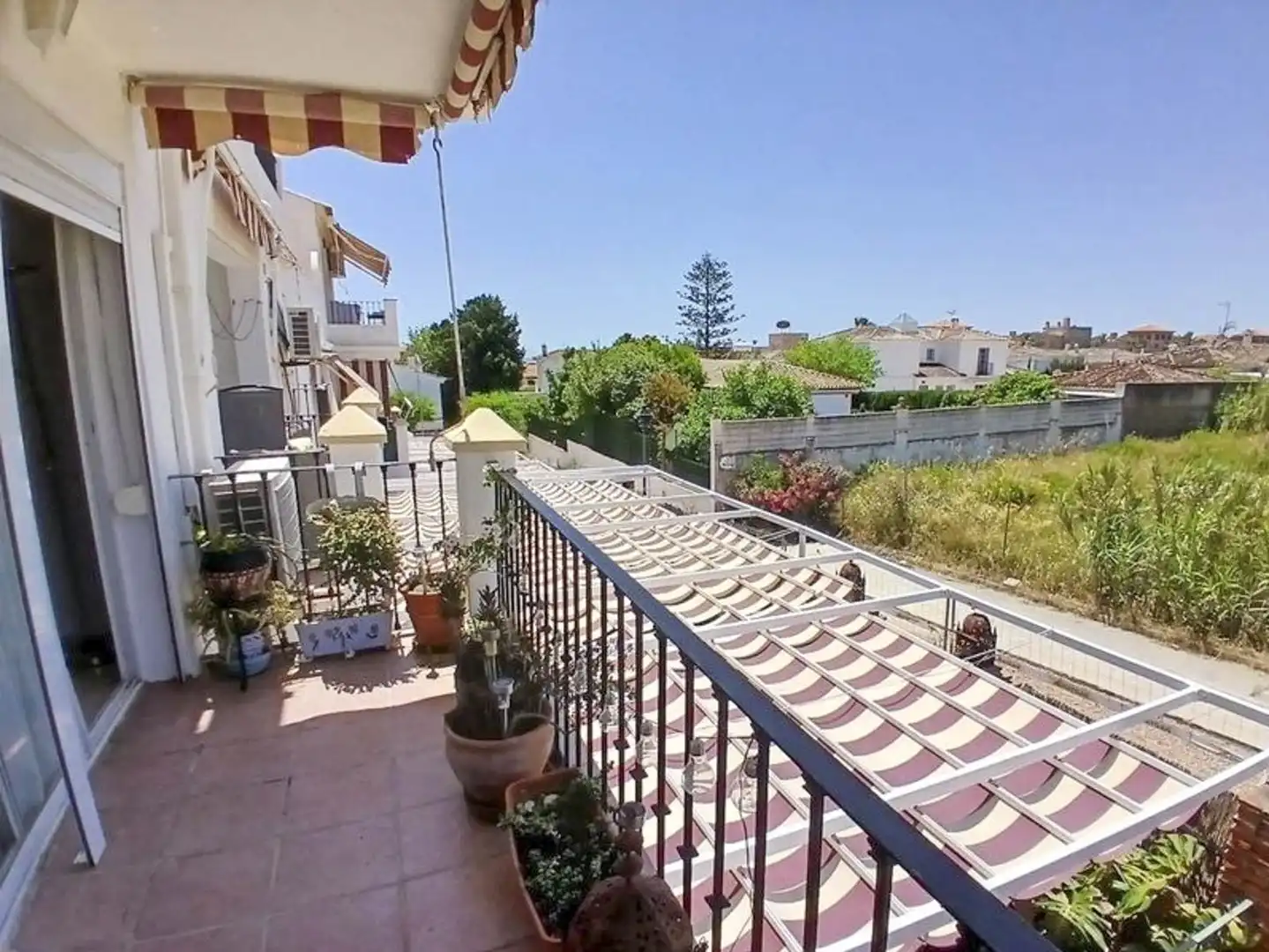 Außenansicht von Maisonette zum Verkauf in Estepona mit Klimaanlage, Terrasse und Möbliert