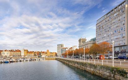 Vista exterior de Pis en venda en Gijón  amb Calefacció, Terrassa i Traster