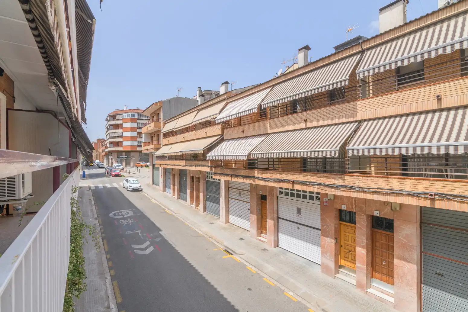 Vista exterior de Casa adosada en venda en Sant Boi de Llobregat amb Aire condicionat i Terrassa