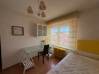 Dormitori de Apartament de lloguer en León Capital  amb Aire condicionat, Calefacció i Parquet