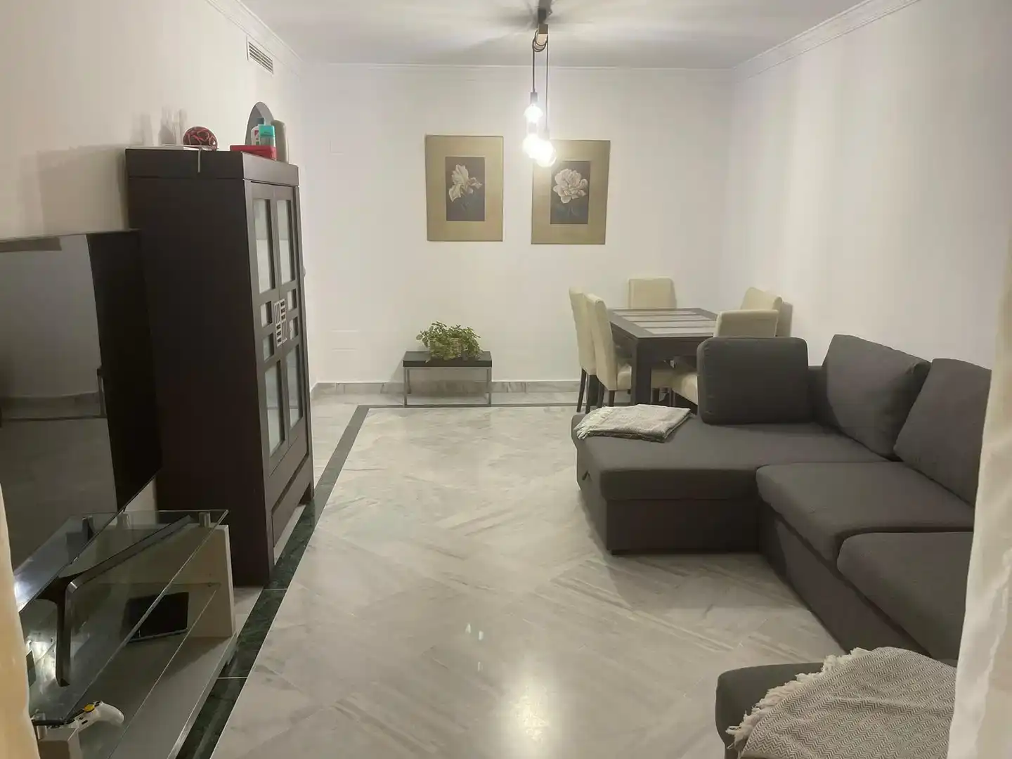 Wohnzimmer von Wohnungen zur Miete in Marbella mit Klimaanlage, Schwimmbad und Balkon