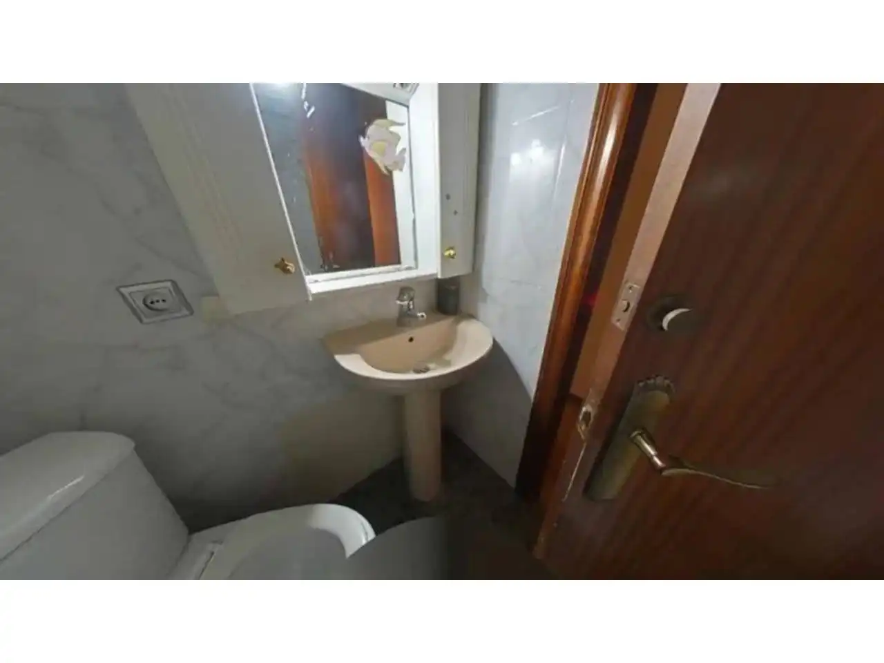 Bathroom of Flat for sale in Santa Coloma de Gramenet