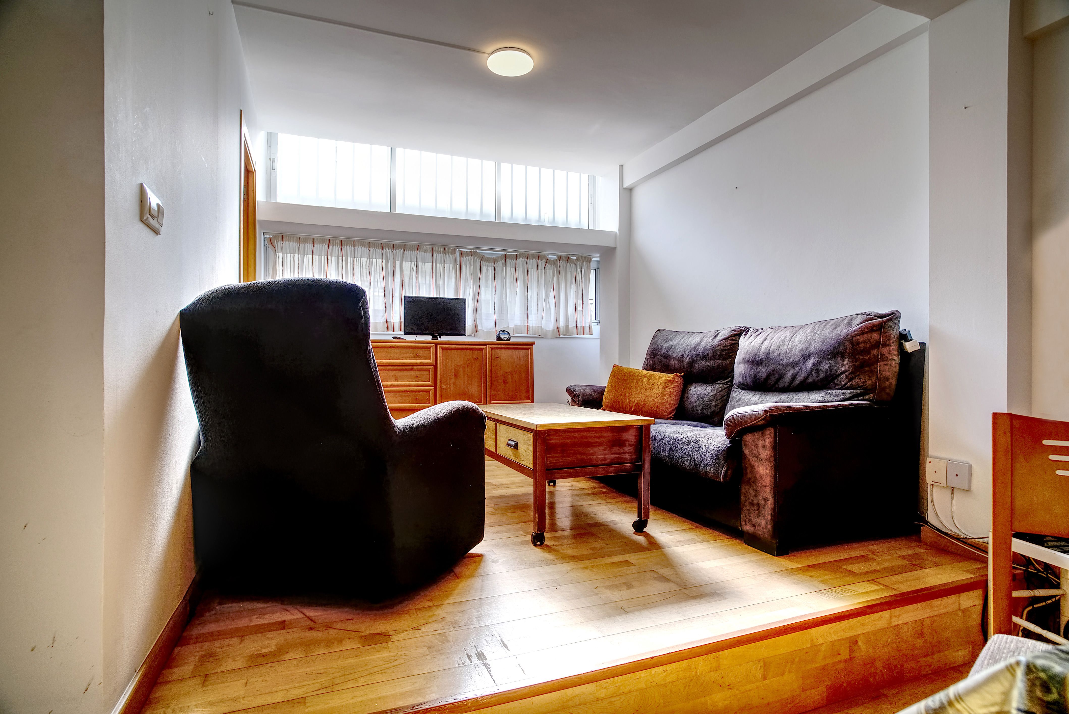 Sala d'estar de Pis en venda en A Coruña Capital  amb Calefacció, Traster i Forn