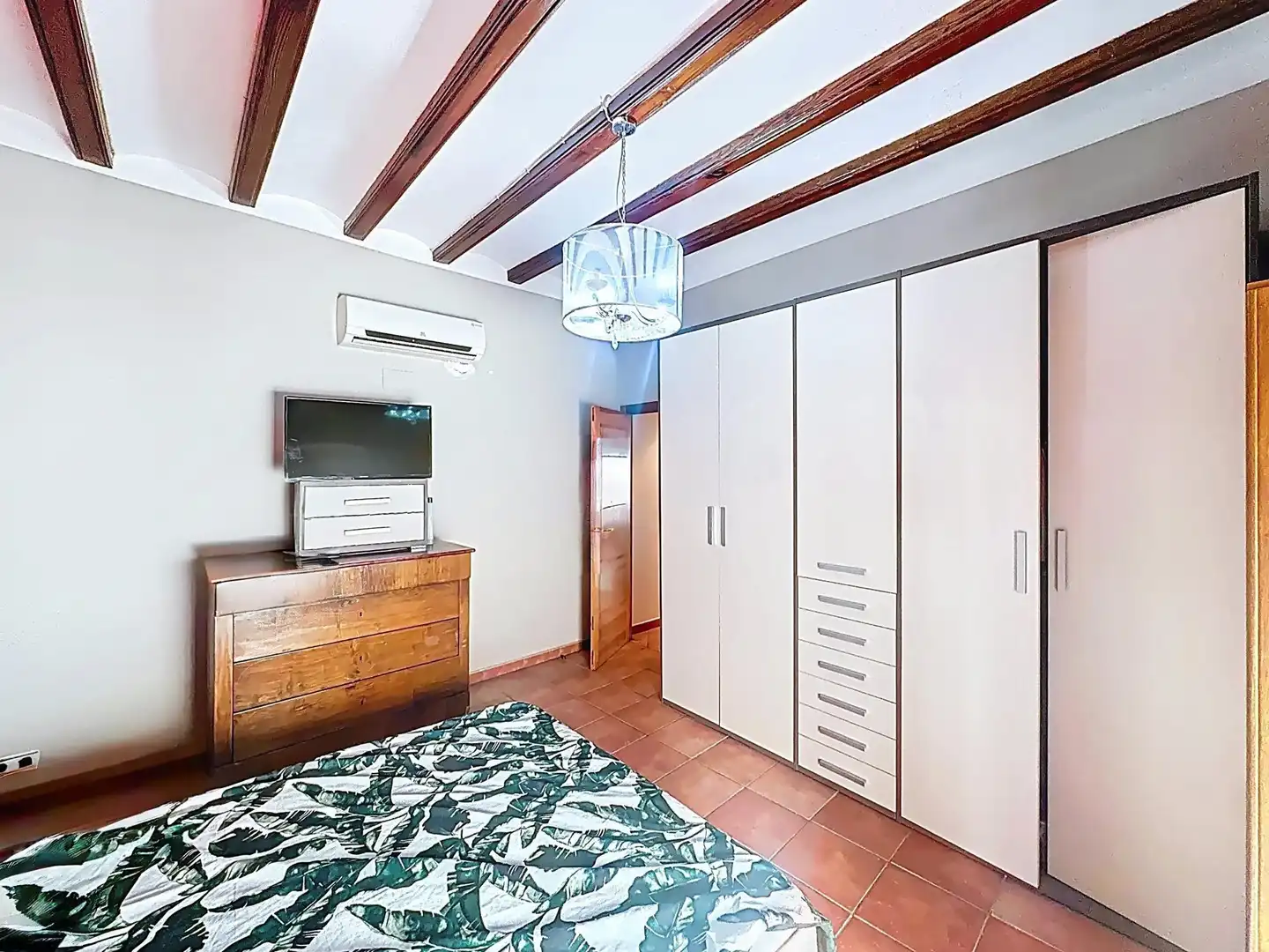 Dormitori de Casa o xalet en venda en Oliva amb Aire condicionat, Terrassa i Balcó