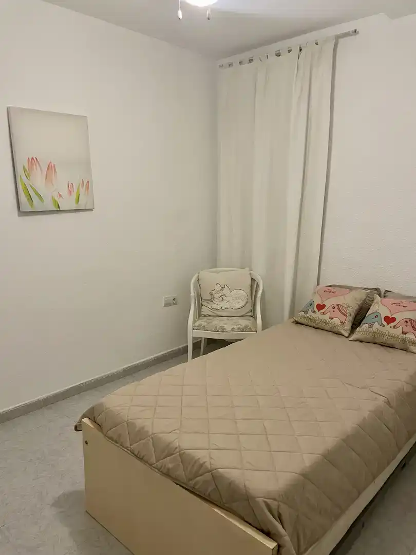 Dormitori de Pis de lloguer en El Ejido amb Aire condicionat, Moblat i Balcó