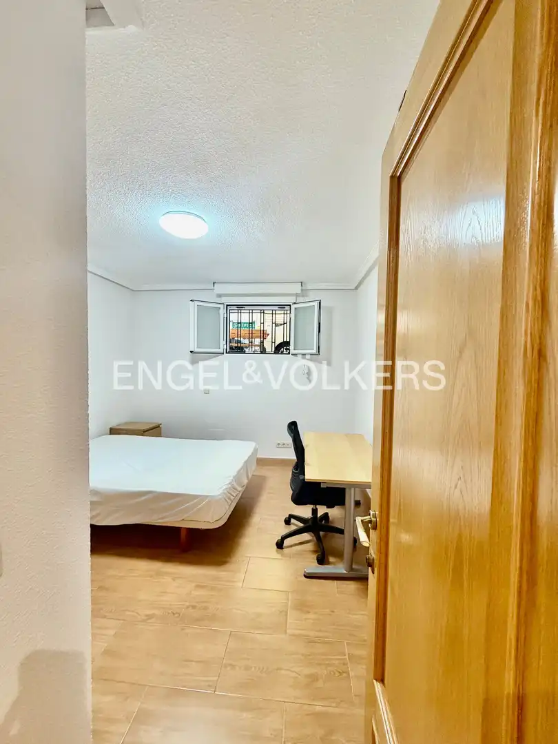 Schlafzimmer von Wohnung zur Miete in Madrid mit Heizung, Parkett und Möbliert