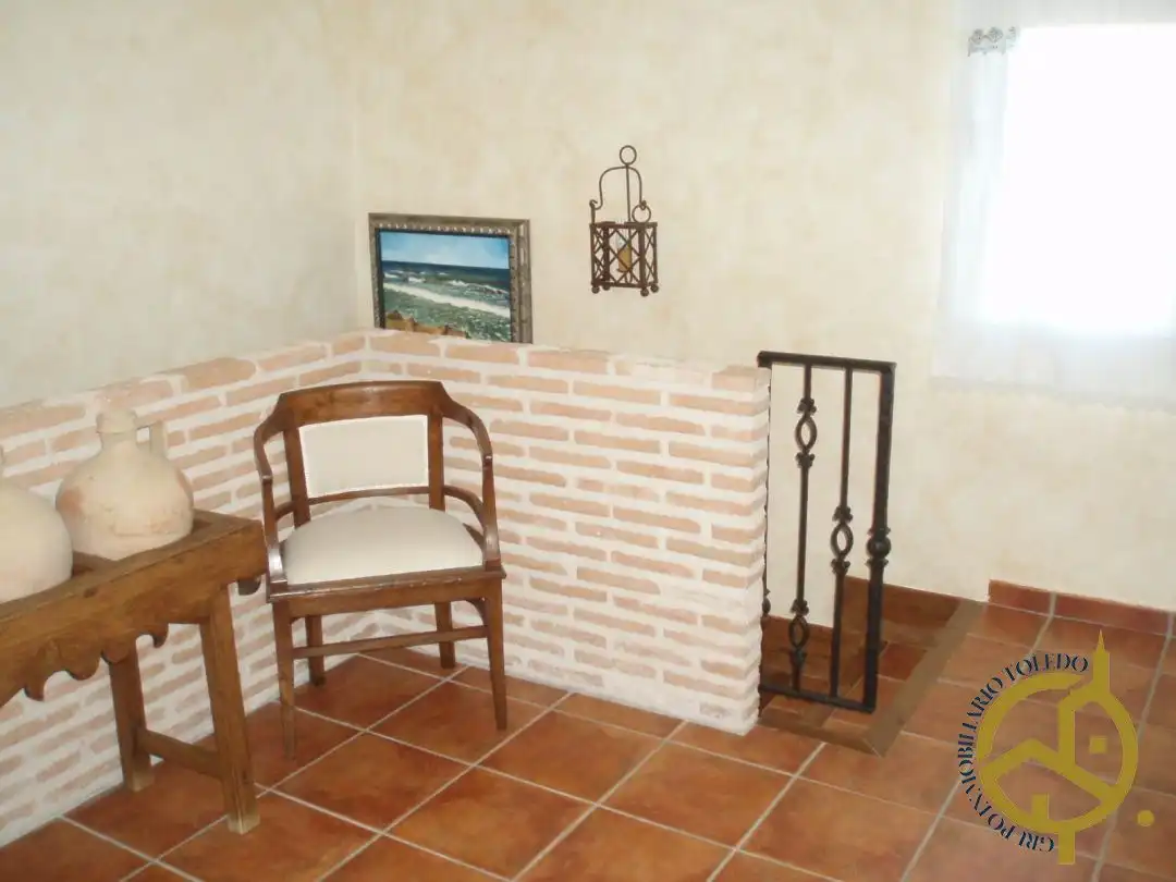 Houses for sale in Nambroca  with Air Conditioner, Heating and Private garden