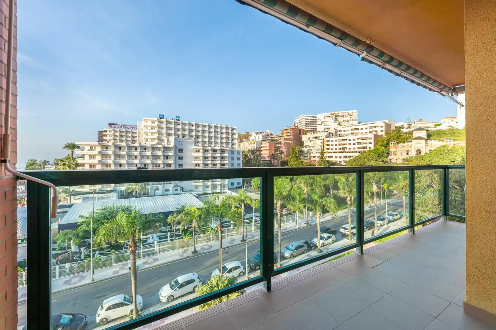Vista exterior de Apartament en venda en Torremolinos amb Aire condicionat, Calefacció i Jardí privat