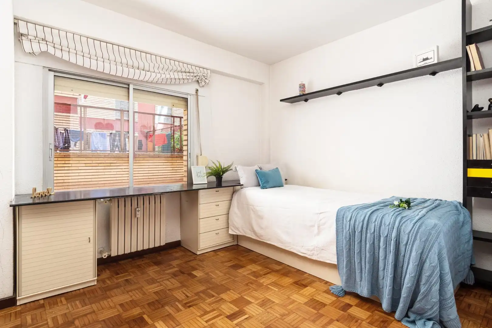 Piso en venta en Avenida ALIERTA, CESAREO, 42, Parque Miraflores