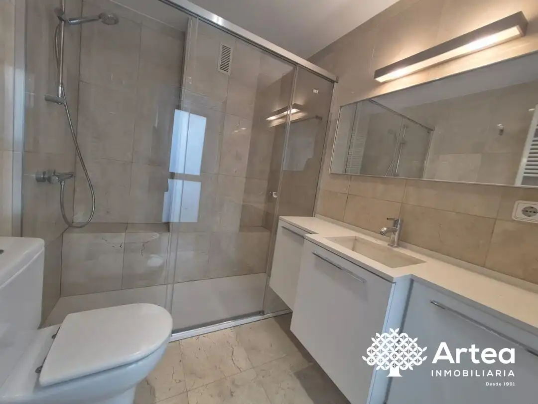 Baño de Ático de alquiler en Bilbao  con Calefacción, Terraza y Horno