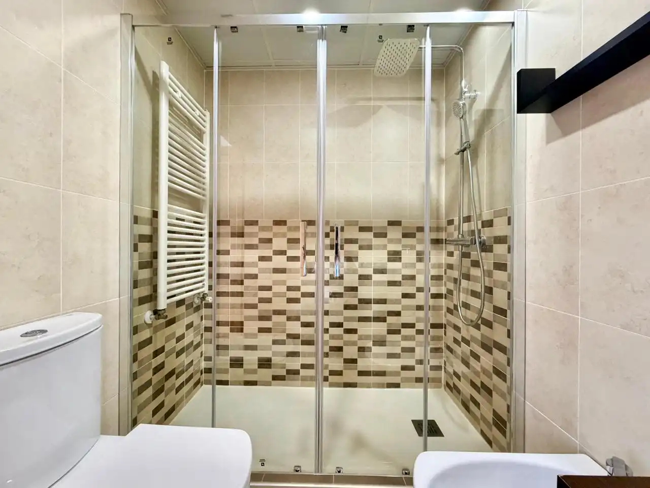 Baño de Piso en venta en Madrid con Aire acondicionado, Calefacción y Jardín privado