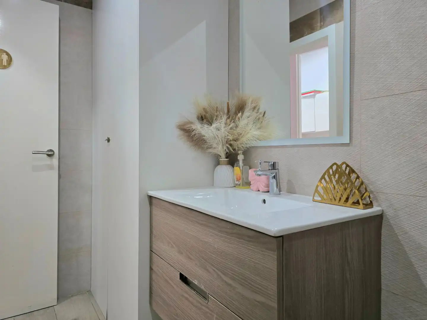 Bathroom of Commercial properties for rent in Marbella  with Air Conditioner and Furnished