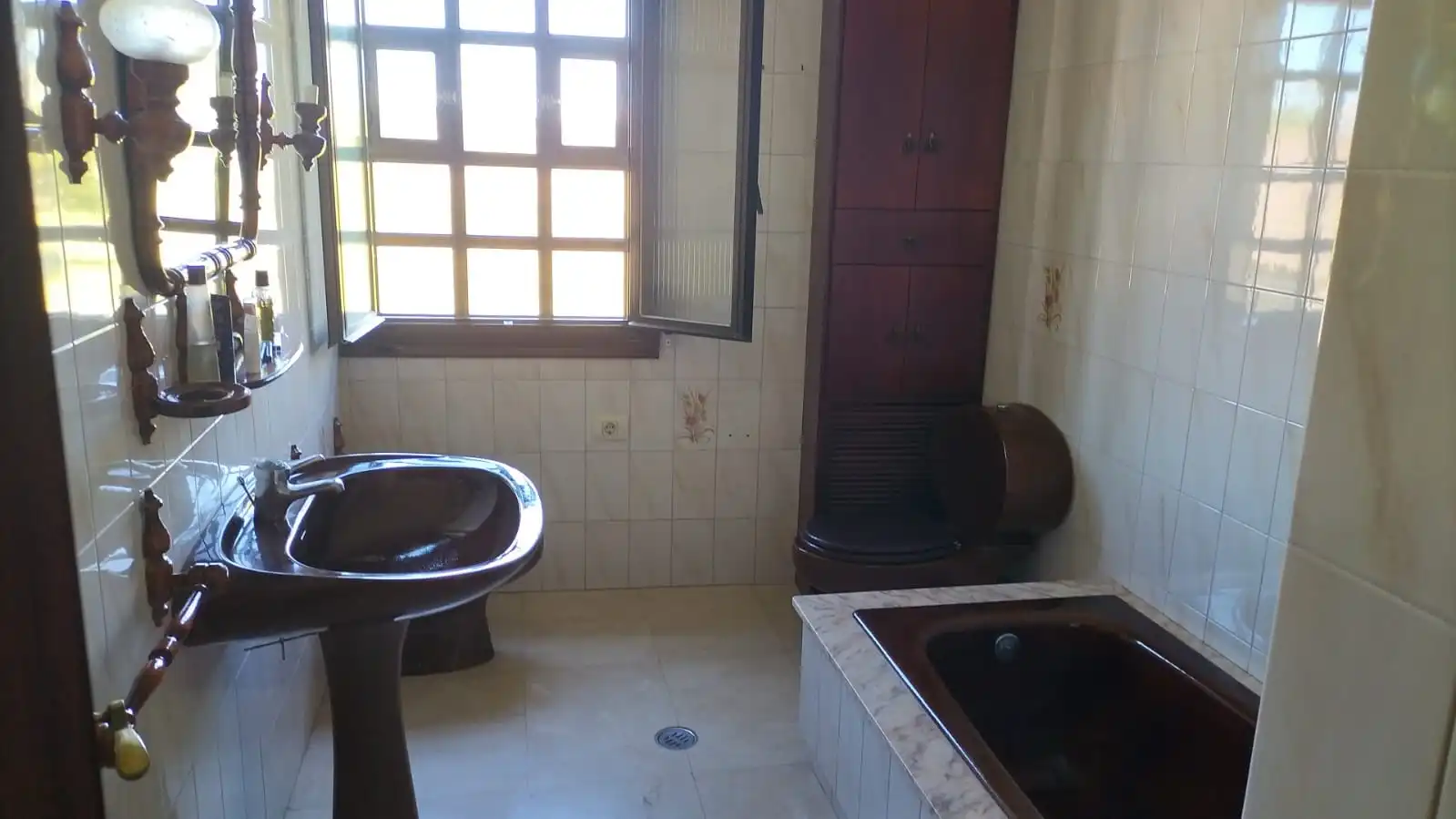 Bany de Casa o xalet en venda en Ribeira amb Calefacció, Jardí privat i Parquet