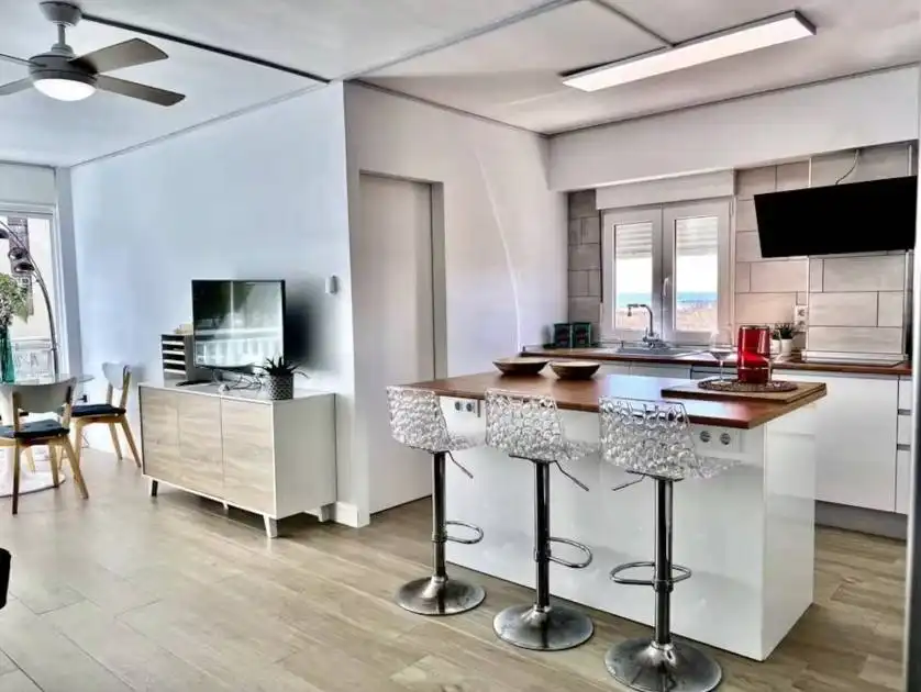 Appartement compact avec piscine à louer à CONSTITUCIO DE LA