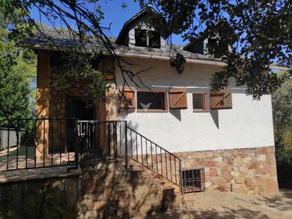 Außenansicht von Country house zum verkauf in Mediona mit Terrasse und Balkon