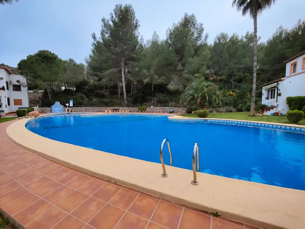 Piscina de Casa adosada en venda en Gata de Gorgos amb Aire condicionat, Calefacció i Jardí privat