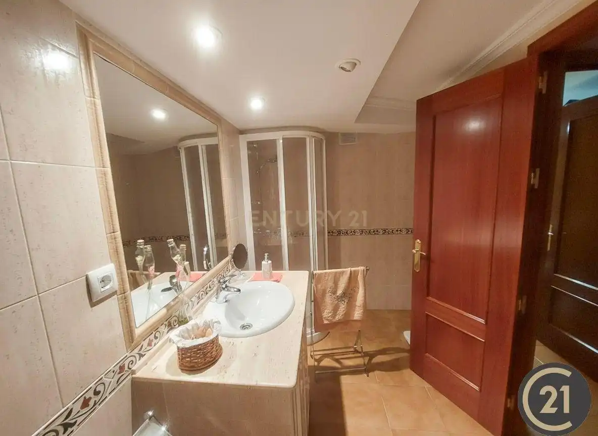 Bany de Casa o xalet en venda en Espartinas amb Aire condicionat, Jardí privat i Traster
