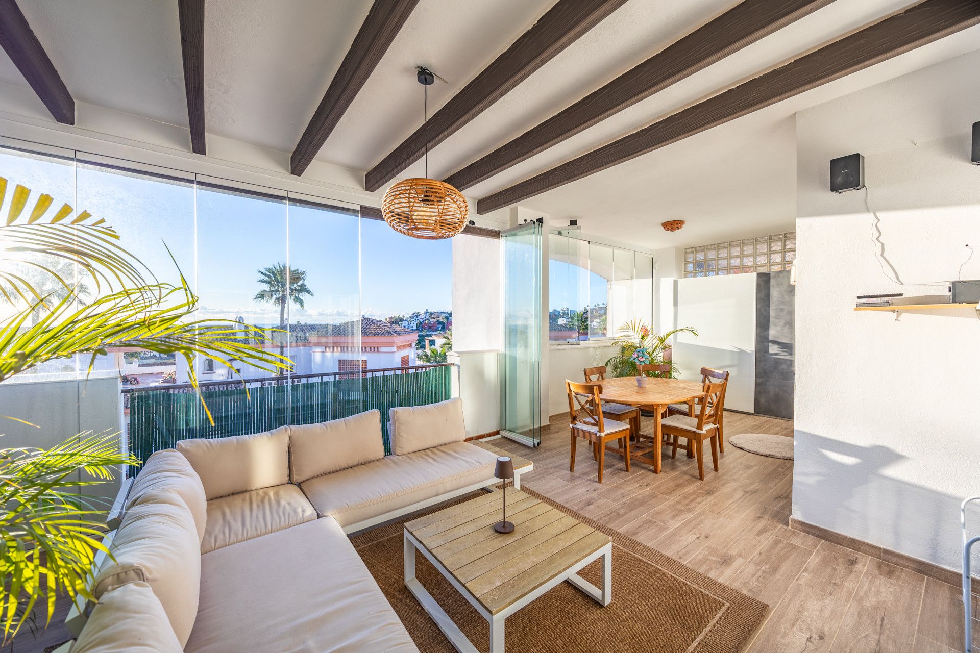 Living room of Apartment for sale in La Alcaidesa  with Air Conditioner, Heating and Terrace