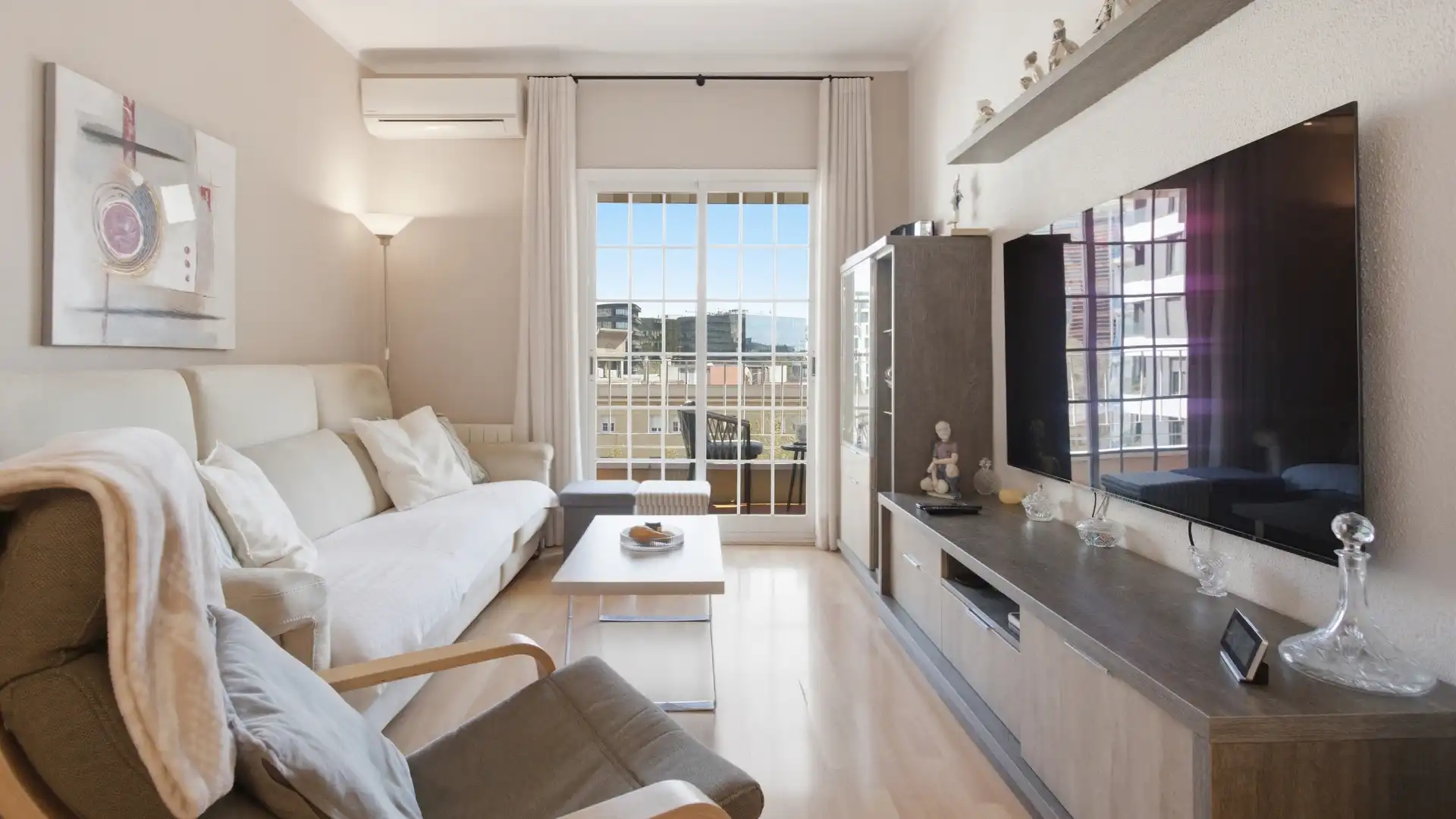 Living room of Flat for sale in  Barcelona Capital  with Air Conditioner, Heating and Furnished