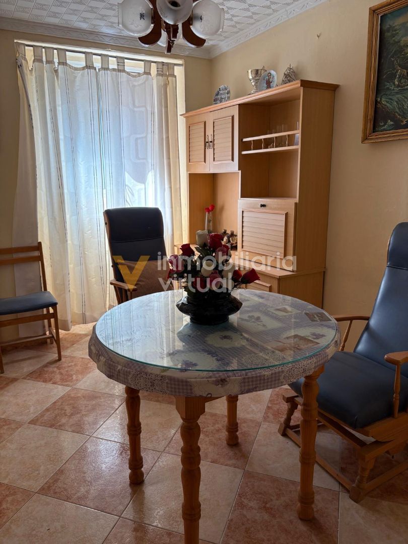 Sala d'estar de Casa o xalet en venda en Lucena amb Moblat