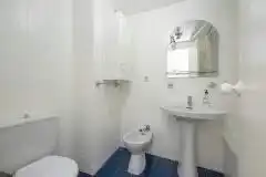 Bathroom of Flat for rent in Granada  with Air Conditioner, Heating and Furnished