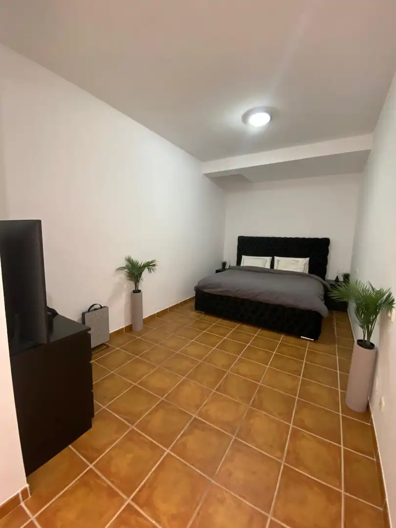 Habitación de Planta baja en venta en Estepona con Aire acondicionado, Terraza y Piscina