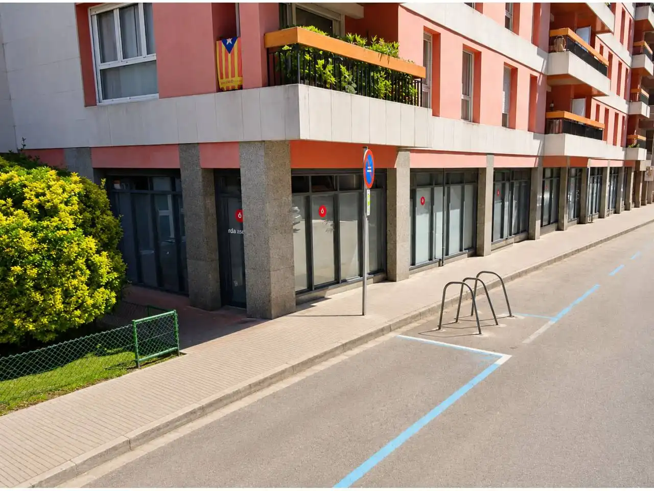 Locale commerciale in affitto a Calle De les Flors