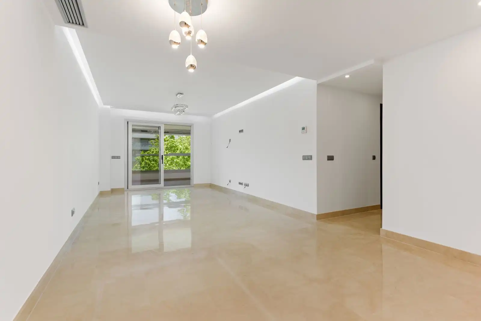 Piso con piscina en venta en Calle Castilla s/n, imagen 2