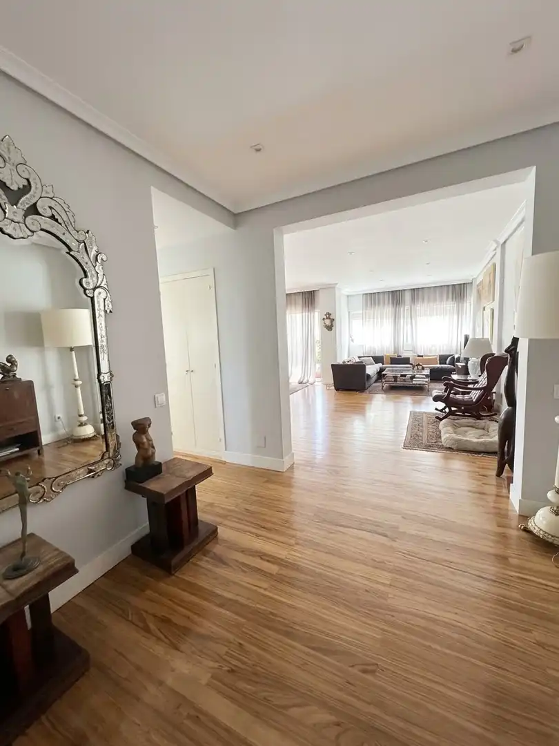 Sala d'estar de Pis en venda en Madrid amb Parquet, Traster i Piscina