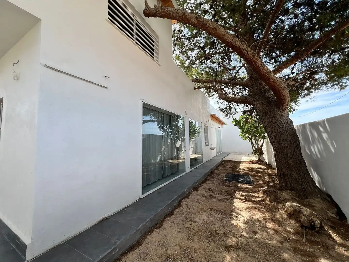 Vista exterior de Casa o xalet en venda en Orihuela amb Aire condicionat, Jardí privat i Terrassa