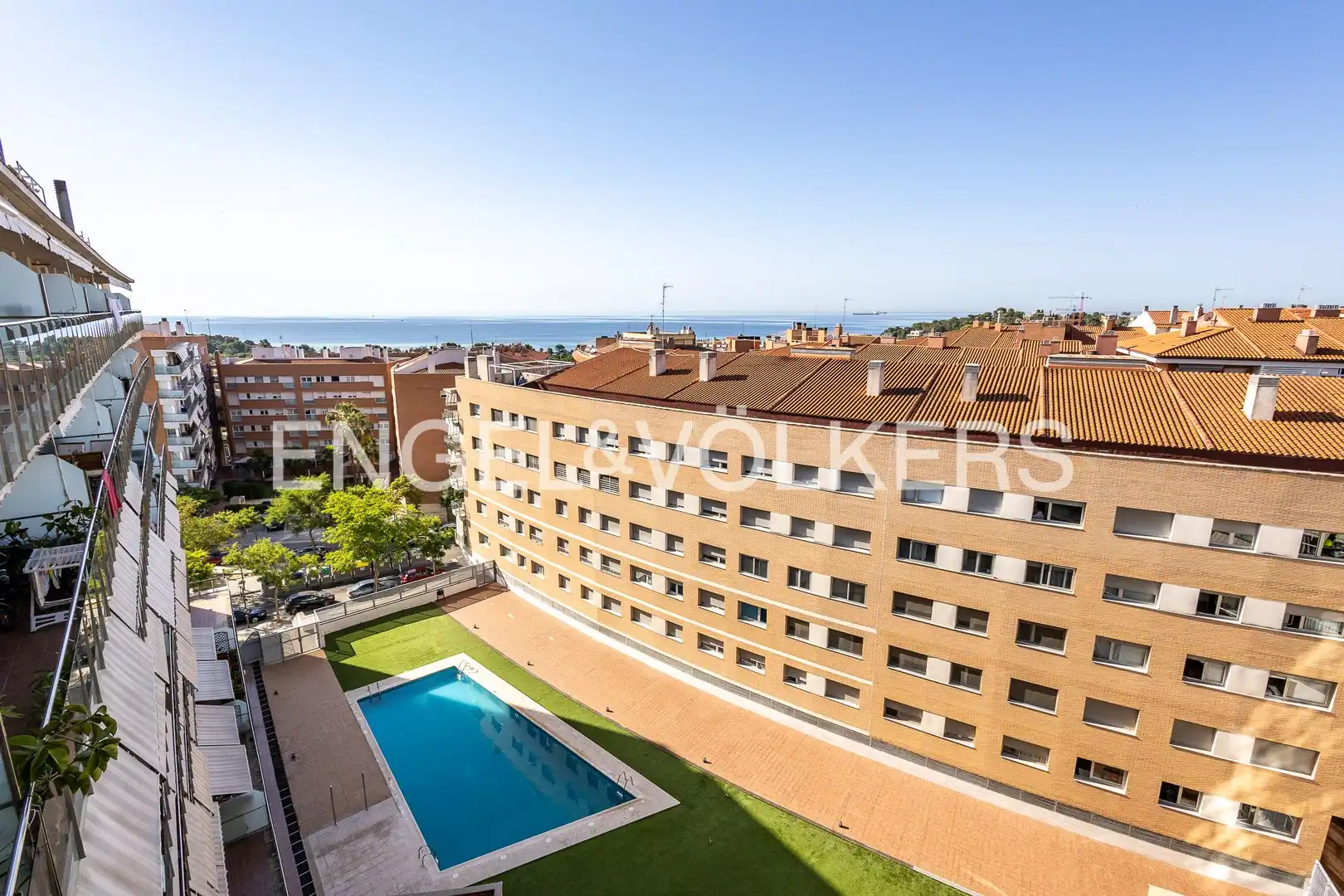 Swimming pool of Attic for sale in Tarragona  with Air Conditioner, Heating and Terrace
