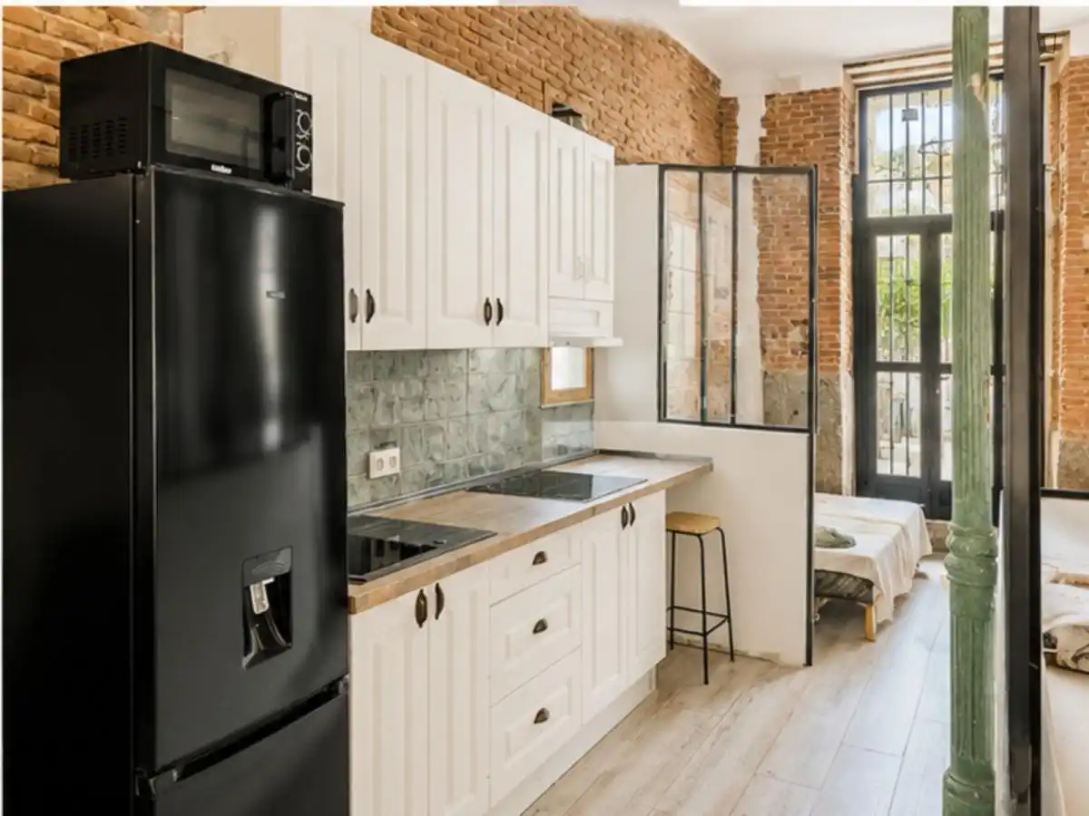 Cuina de Apartament de lloguer en Madrid amb Moblat, Microones i Internet