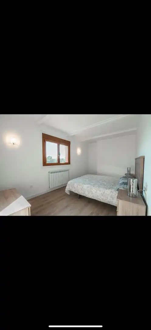 Dormitori de Casa o xalet en venda en A Merca   amb Jardí privat, Terrassa i Moblat