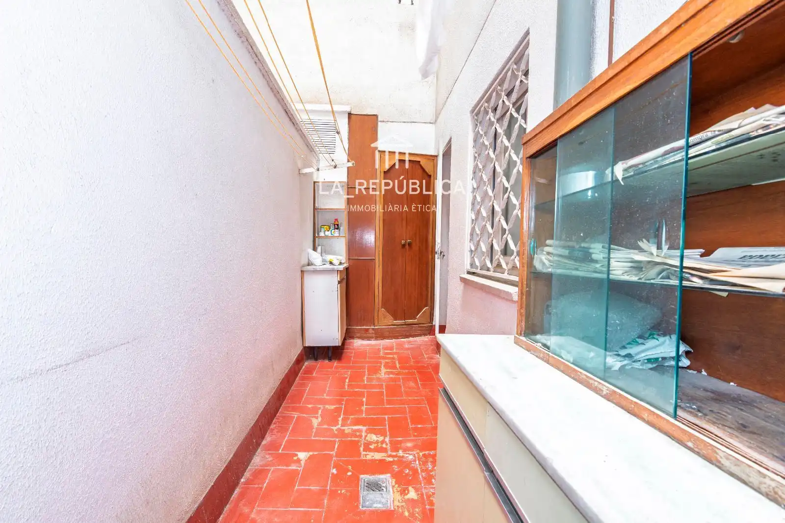 Piso en venta en Barcelona con Calefacción, Terraza y Horno