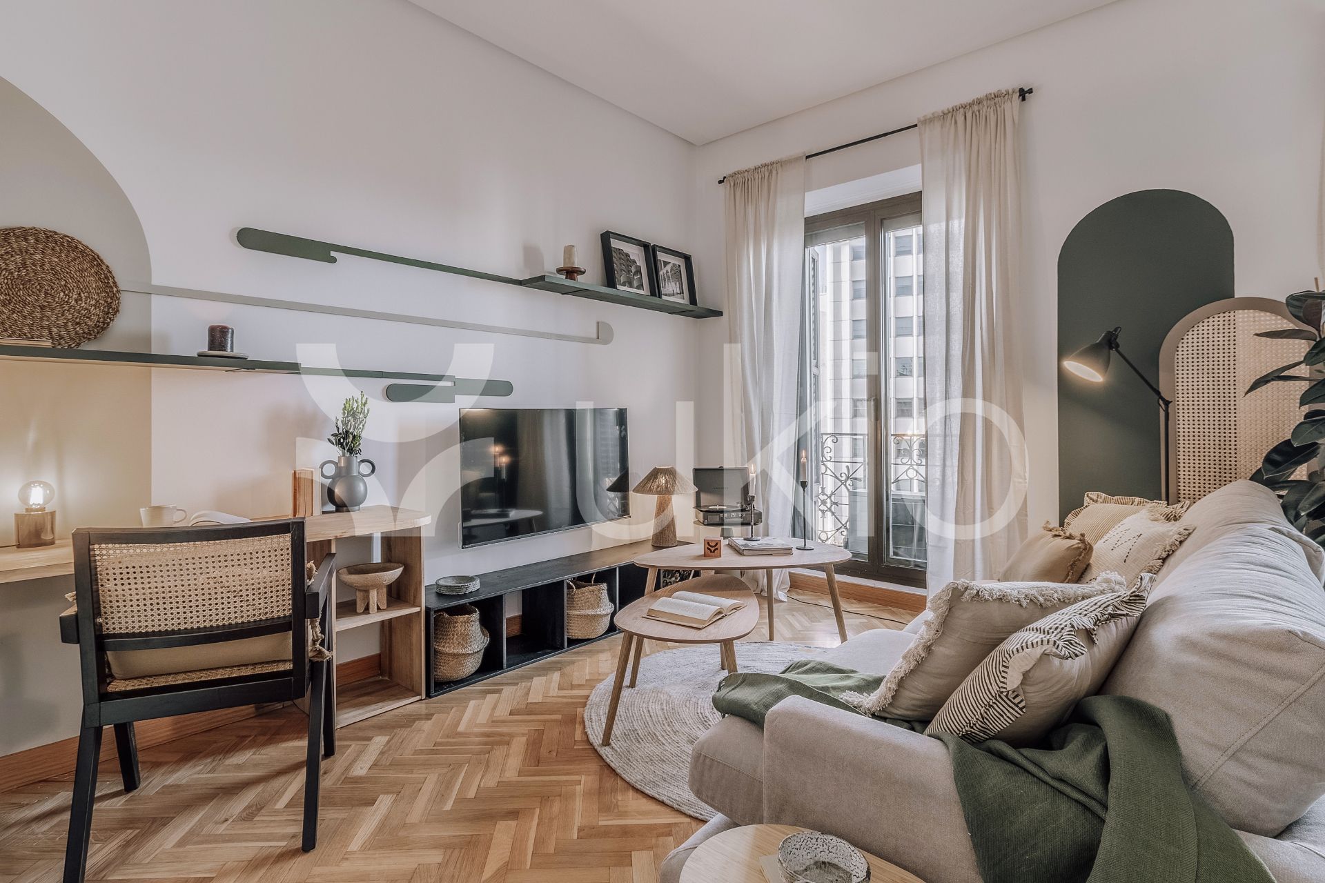 Sala d'estar de Apartament de lloguer en  Madrid Capital amb Aire condicionat, Calefacció i Moblat
