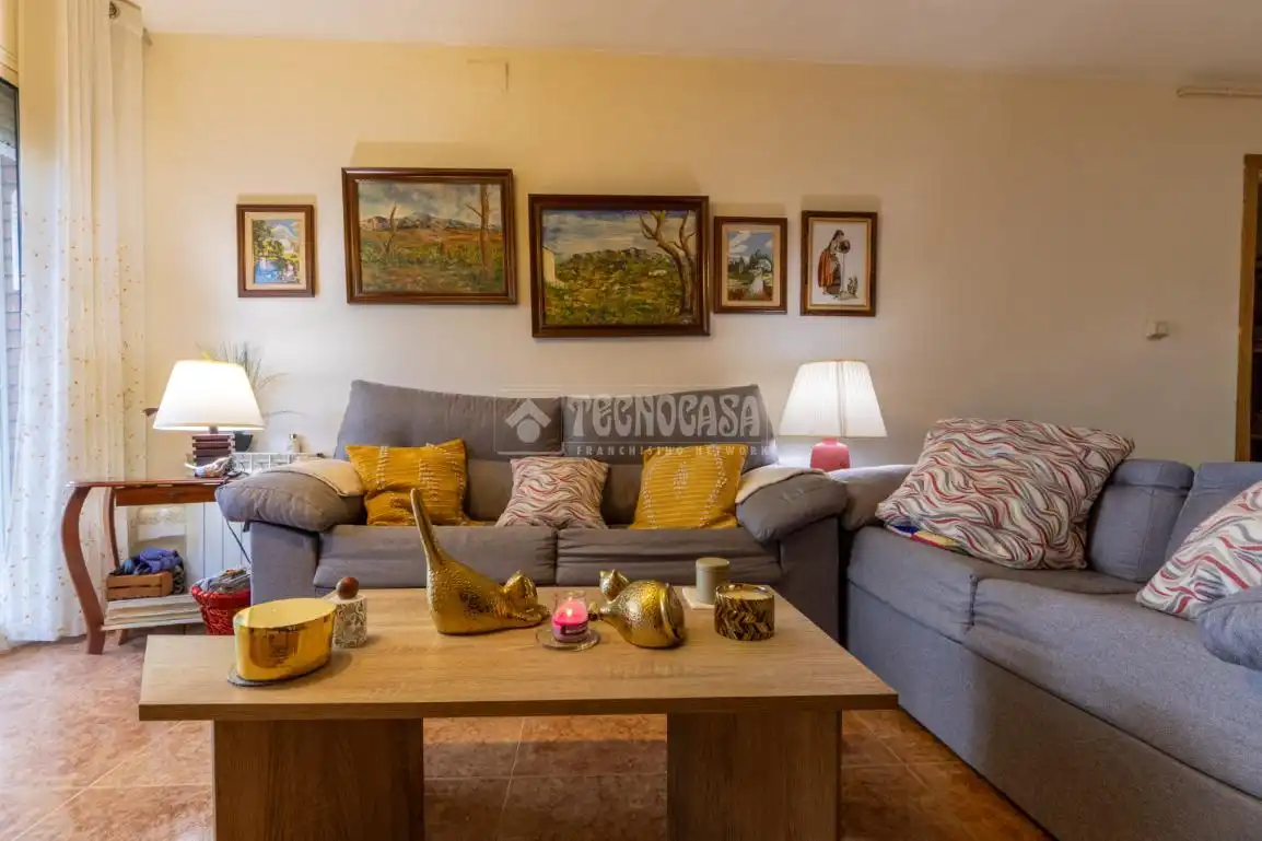 Sala d'estar de Casa adosada en venda en Tarragona