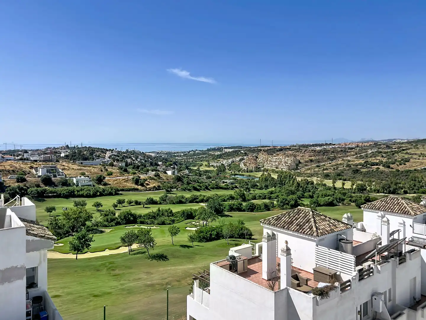 Vista exterior de Ático en venta en Estepona con Aire acondicionado, Terraza y Piscina