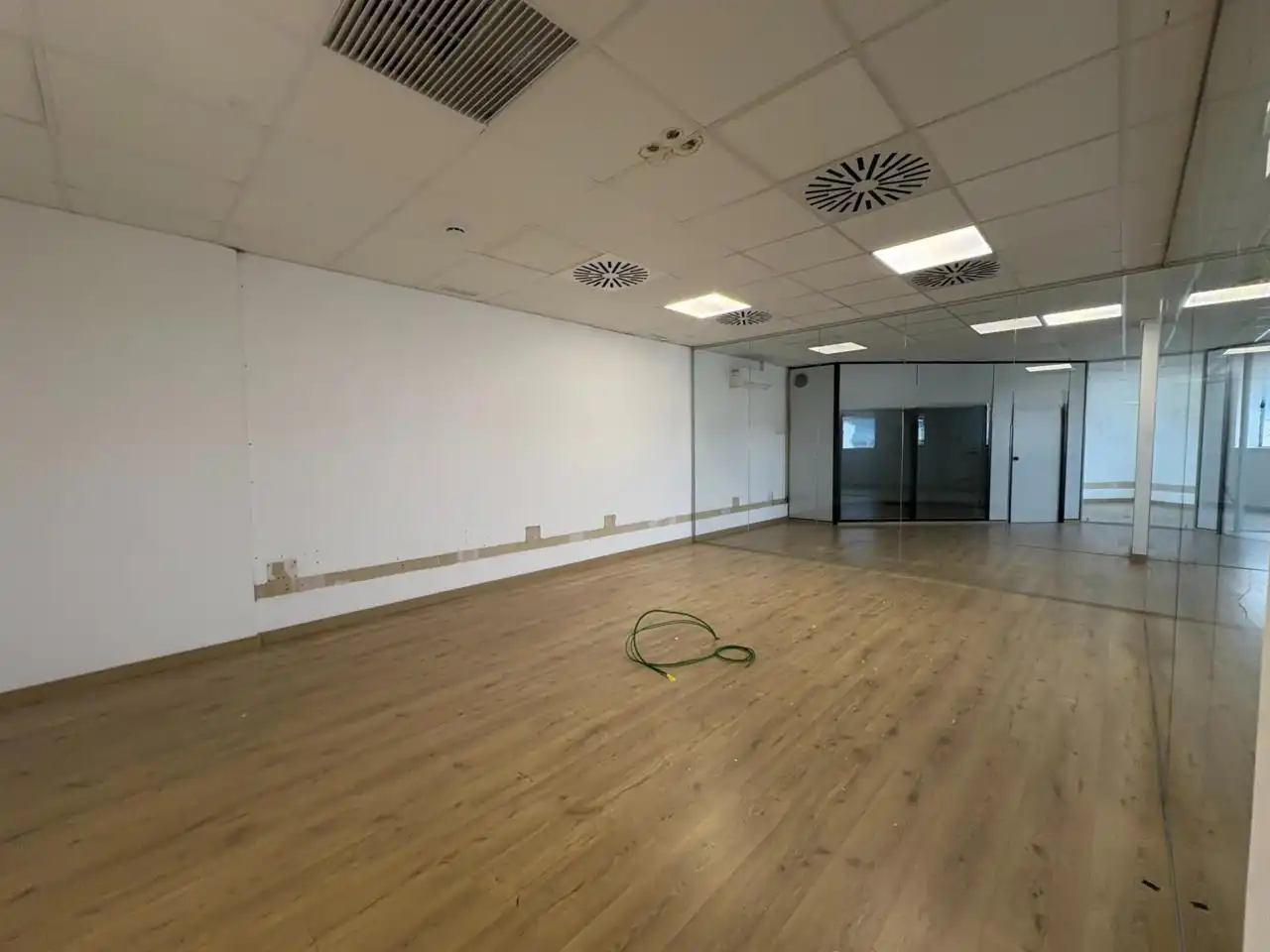 Nave industrial de alquiler en El Prat de Llobregat con Calefacción y Alarma