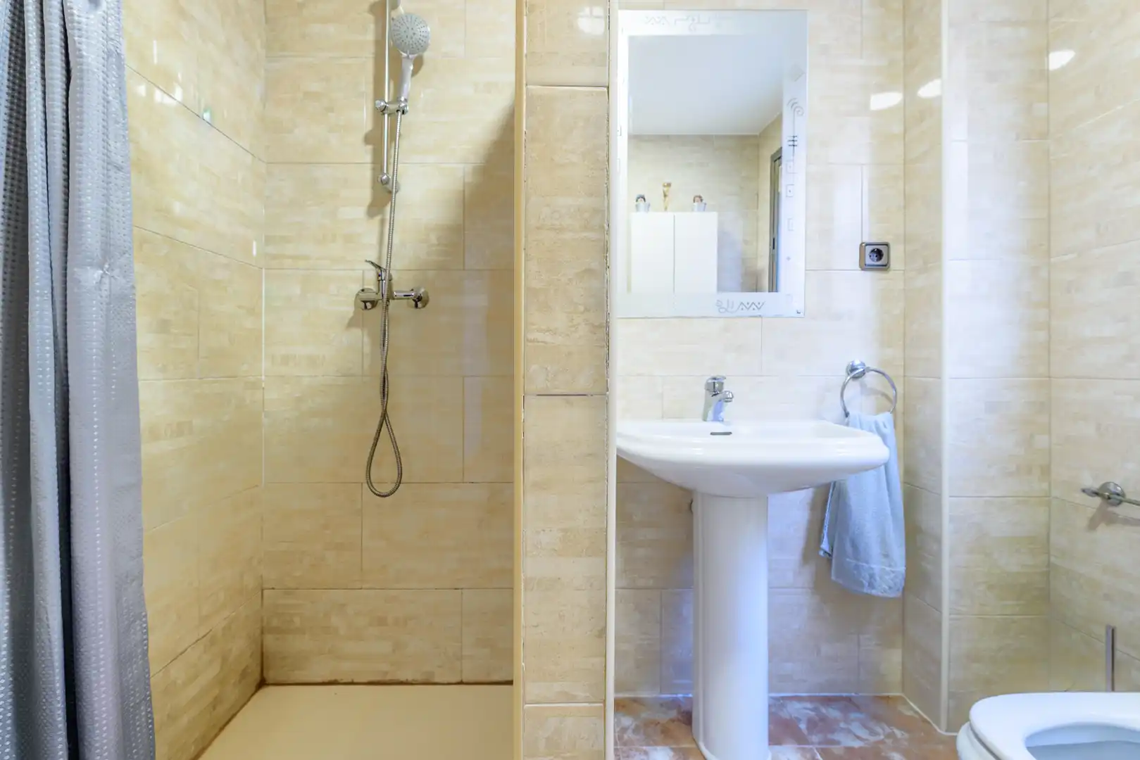 Badezimmer von Wohnung zum Verkauf in Tarragona mit Klimaanlage, Möbliert und Ofen
