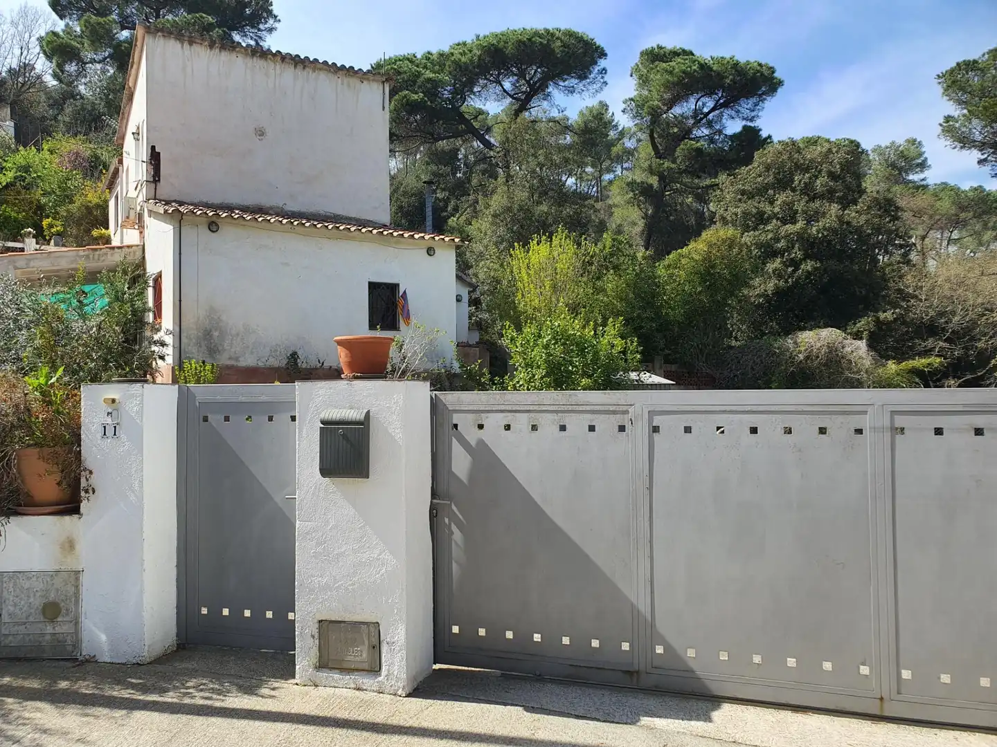 Vista exterior de Casa o xalet en venda en Sant Cugat del Vallès amb Calefacció, Jardí privat i Terrassa