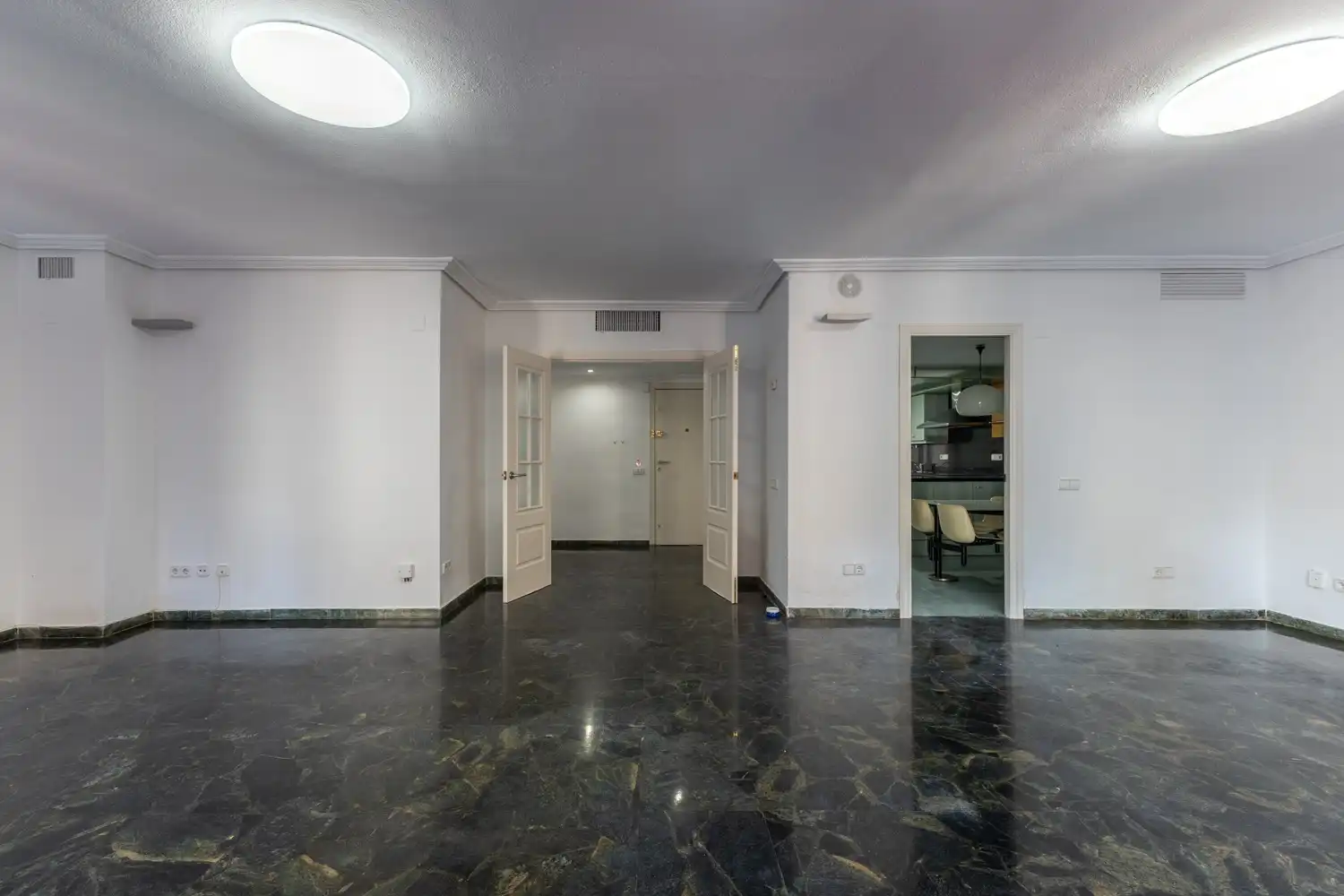 Flat for sale in Valencia  with Air Conditioner, Heating and Balcony