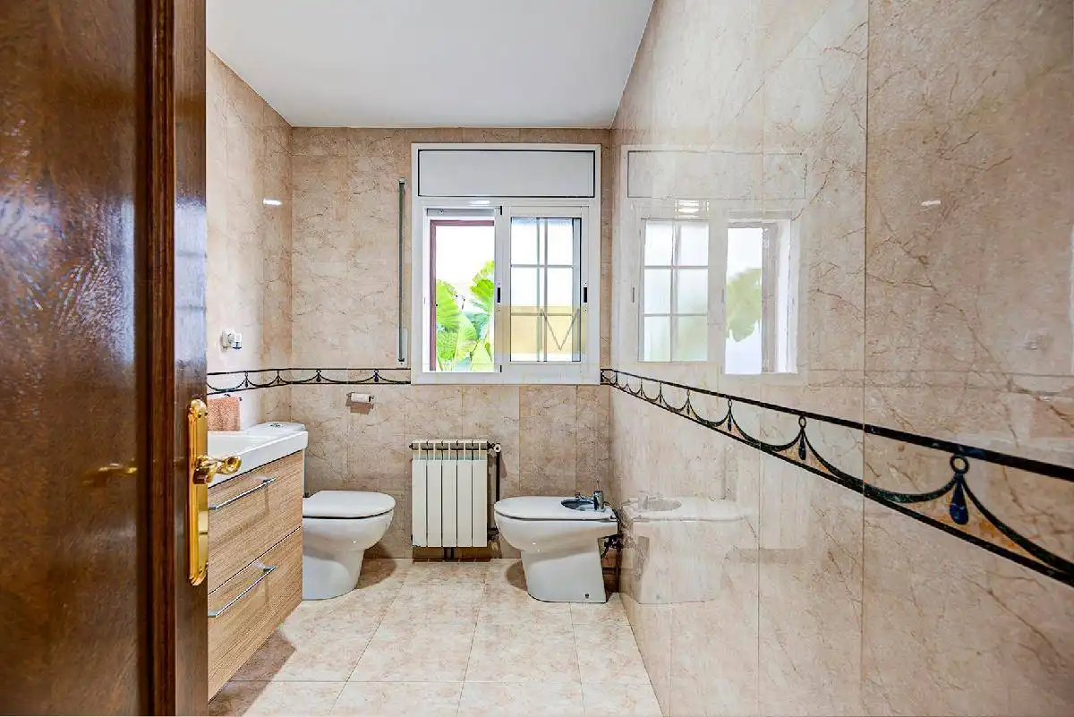 Bathroom of Houses for sale in Sant Pere de Ribes  with Air Conditioner, Heating and Private garden