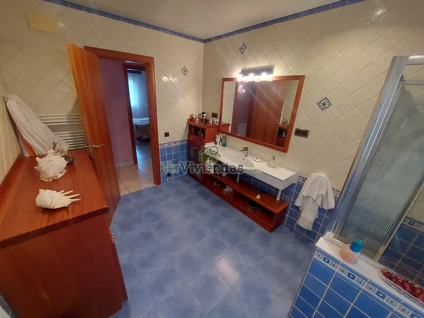 Bany de Casa o xalet en venda en Vallirana amb Aire condicionat, Calefacció i Jardí privat