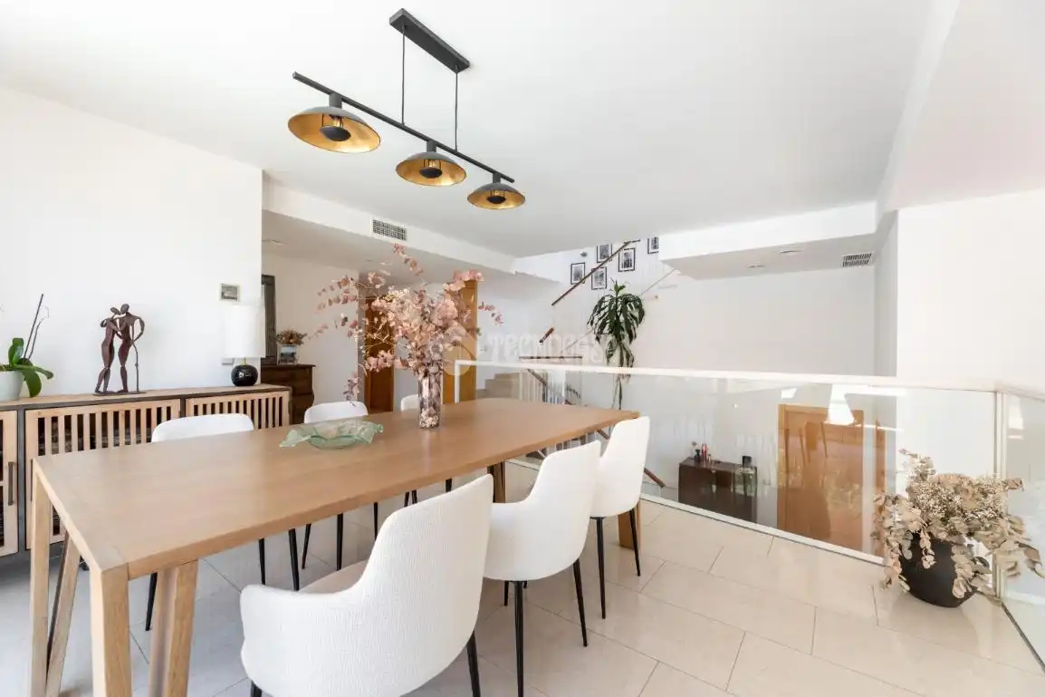 Esszimmer von Einfamilien-Reihenhaus zum Verkauf in Torrelodones mit Klimaanlage, Heizung und Terrasse