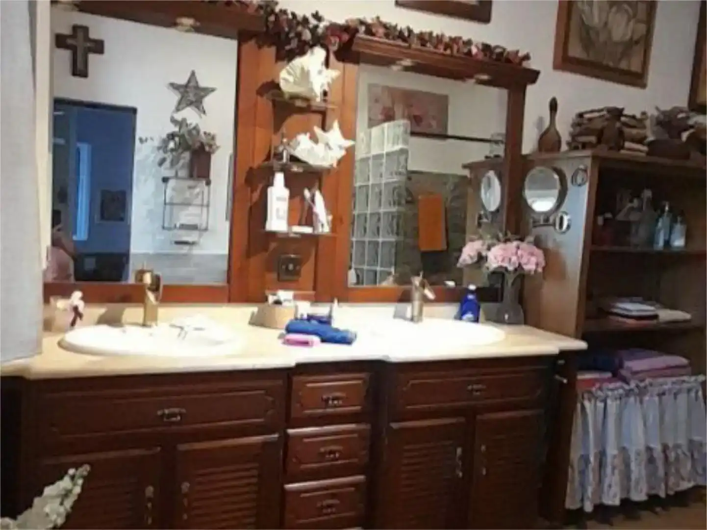 Bathroom of Flat for sale in Llombai  with Air Conditioner, Private garden and Storage room